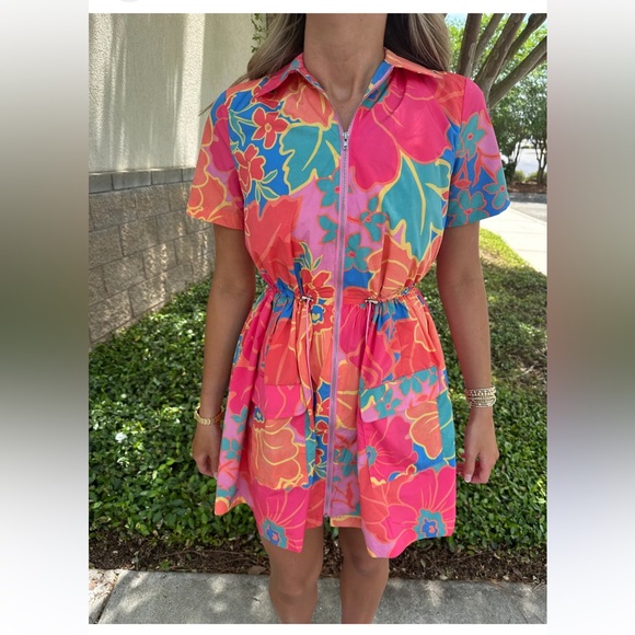Karlie Dresses & Skirts - KARLIE Large Floral Weekend Cinch Waist Dress Size M -Super flattering and cute!
